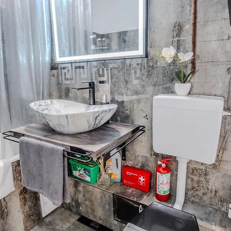 Tiki's Bar Бухарест