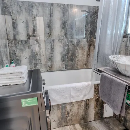 Tiki's Bar דירה בוקרשט