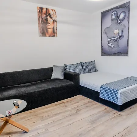 Tiki's Bar Apartment