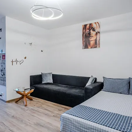 Tiki's Bar Apartment